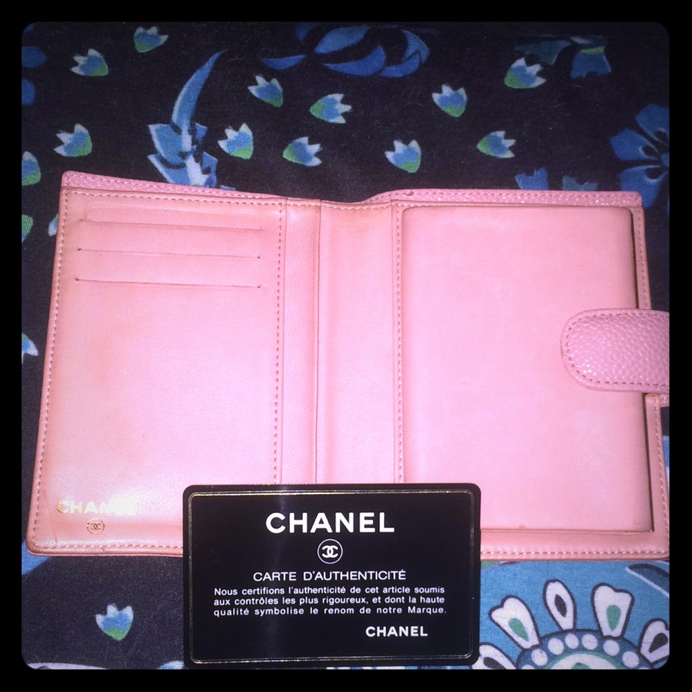 NEVER been used Pink Authentic Chanel wallet